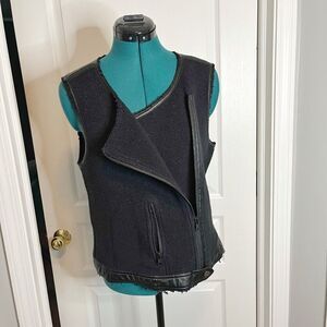 BB Dakota Distressed Moto Biker Rocker Full Zip Faux Leather Sleeveless Vest